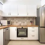 Spacious Flat With Amazing View! *