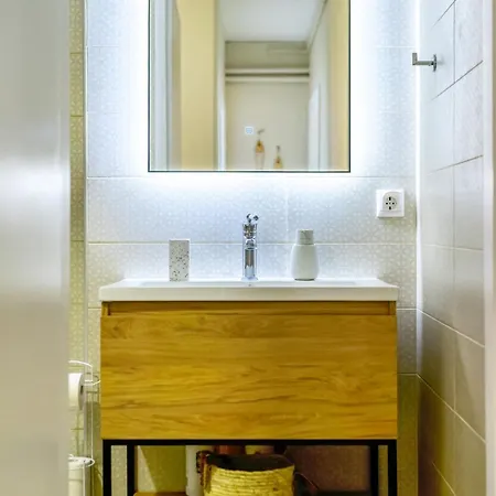 Spacious Flat With Amazing View! * Chalkís